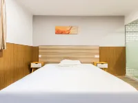 Su Hotel(Hangzhou HouChaoMen Station Branch) Hotels near Leifeng Tower