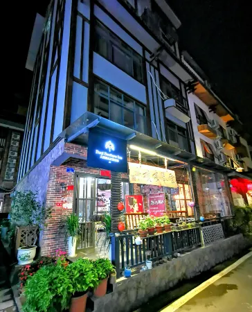 Jiuqi Zhangjiajie Yunqin Boutique Inn (National Forest Park Wulingyuan Biaozhimen) Отели рядом с достопримечательностью «The Rocky Natural Bridge»