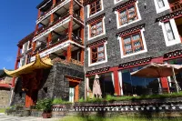 SengeLangzan Hostel 캉딩 호텔