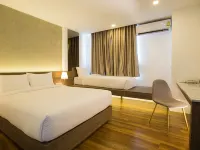 B2 Phitsanulok Premier Hotel Hotels near Wat Chulamani