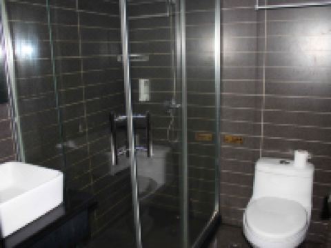 仁泰商务酒店(上海东方明珠新国际博览中心店) - 精品五人床位房