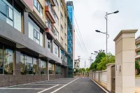 Anshun Qifeng Hotel (Xiayun Industrial Park) Hotels near Cherry Blossom Garden in Pingba Farm