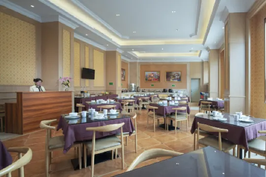 Vienna International Hotel(Puning High Speed Railway Station Store)