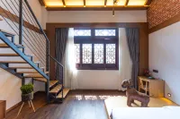 Yiju Lakeside Courtyard Hotel