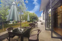 Seclusion Hotel (Qiandao Lake Central Lake Scenic Area) Hotels near Anlongman Park