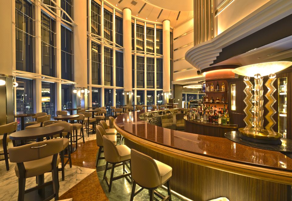 호텔 그란비아 오카야마의 수영장 또는 라운지 이미지