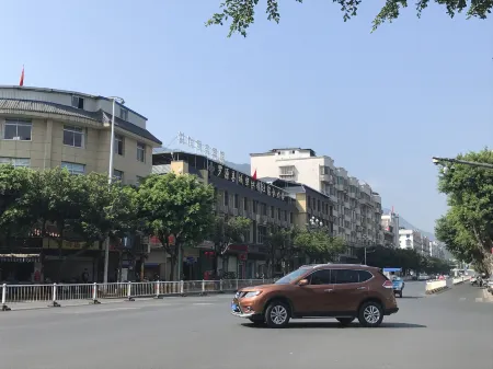 Luoyuan Gongxiao Business Hotel Отели в г. Лоян