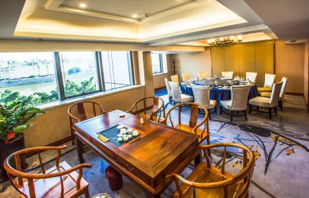 Juchunyuan Binjiang Holiday Hotel Отели рядом с достопримечательностью «Dongjiangbin Park»