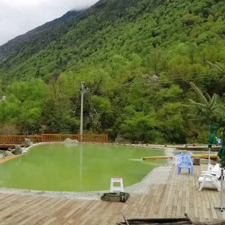 Kangding Zhongguhong Hot Springs Camp Accommodation