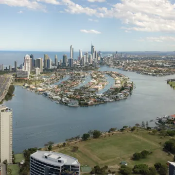 Meriton Suites Southport Отели рядом с достопримечательностью «Саутпорт»