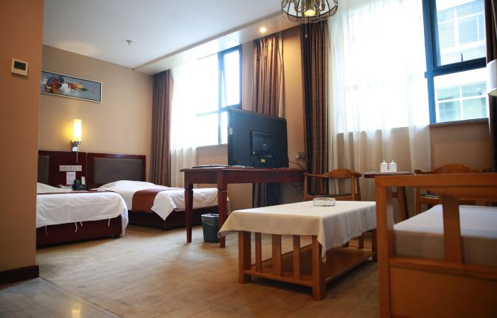Zhenghe Holiday Hotel