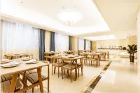 Vienna Hotel (Nanchong Gaoping Airport Gaoping Airport Health Vocational College Store) - 3-Star