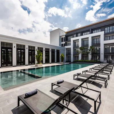 One Patio Hotel Pattaya Отели рядом с достопримечательностью «Круг дельфинов»