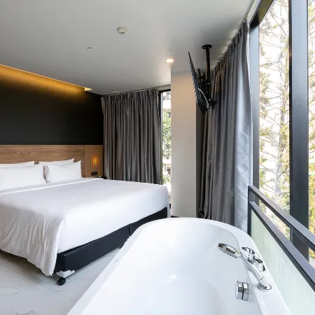 Stay Hotel BKK Отели рядом с достопримечательностью «Ратчадафисек»