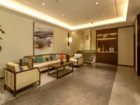 Fairyland Premium Hotel (Kunming Tuodong Sports Center Tangzixiang Metro Station) Hotels near كونمينغ هال