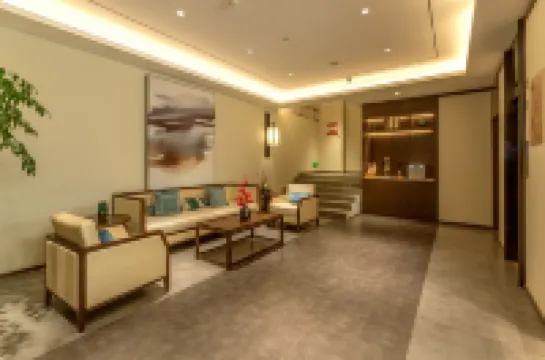 雲上四季尚品飯店（昆明拓東路塘子巷地鐵站店）