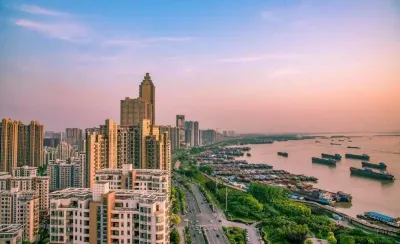 Zhongkai Hotel (Ruifeng Bocheng Store, Yijiang Road) Hotels near Wuhu South Station