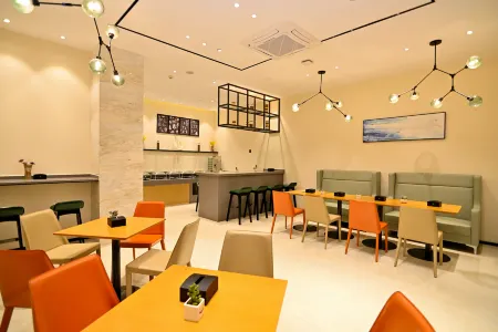 City Comfort Inn Hotel (Kunming South High-Speed Railway Station Seventh Street) Отели рядом с достопримечательностью «Yunnan Minzu University (Yuhua Campus)»