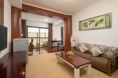 Expo Hotel Отели рядом с достопримечательностью «Southwest Forestry University Bailong Campus»