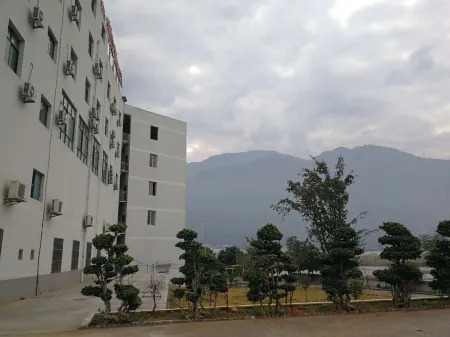 Miyi Sunshine Delta Resort Отели рядом с достопримечательностью «Zhuanxu Dragon Cave Scenic Area»