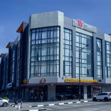 We Hotel Langkawi Отели рядом с достопримечательностью «Площадь Орла»