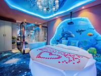 礼泉金诚酒店 - 海底世界3D影音电动发光床房