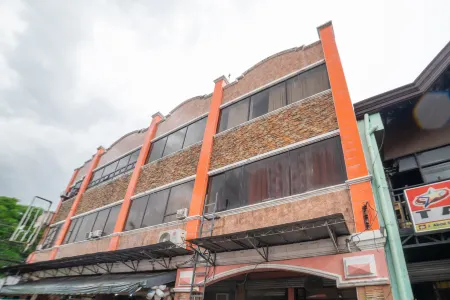 RedDoorz @ Pvc Pension Haus Отели в г. Тагум Сити