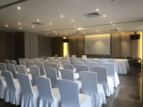 廣州白雲站江南市場都城飯店