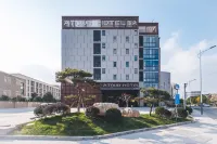 Atour Hotel (Ningbo Jishigang Aolai) Hotel in zona Louxia Pavilion