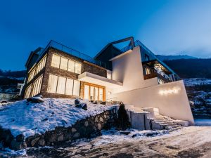 Qianshan Snow Designer Homestay, Maoxian