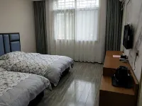 Xuanhan Riverside Xiaozhu Inn