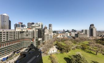Oaks Melbourne on William Suites