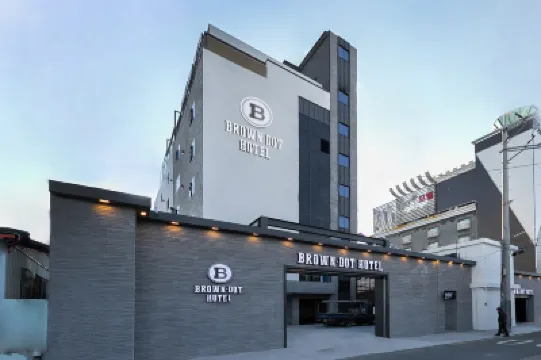 棕點沙上雷內塞飯店 Apple Outlet附近的飯店