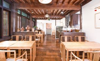 Cheriton Resort Hotel - Housity