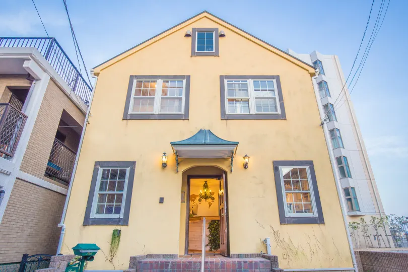 Iza Enoshima Guest House and Bar