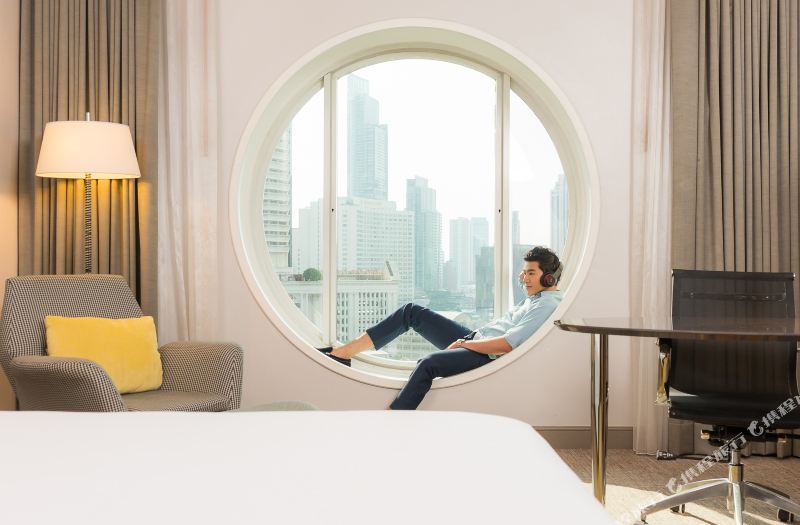 Holiday Inn Bangkok Silom Sha Plus Bangkok Updated 22 Room Price Reviews Deals Trip Com