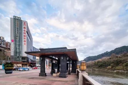 Vienna International Hotel (Guiyang Yunyan District Future Ark Branch) Отели рядом с достопримечательностью «Guiyang University Software Branch»