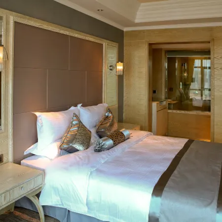 Huancheng Caston Hotel