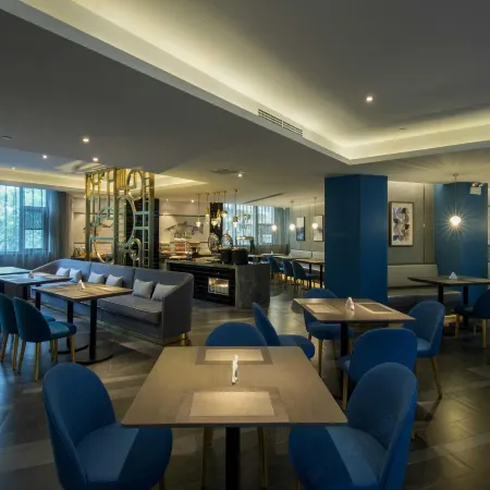 Orange Hotel (Chengdu Tianfu Plaza Kuanzhaixiangzi Alleys) Отели рядом с достопримечательностью «Площадь Тиянфу»
