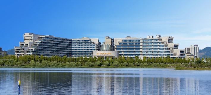 โรงแรมโฟร์ซีซั่นส์ โยนี่ โรงแรมในชิงหยาง