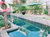 Fuxian Lake Tongchenyuan Lakeview Hot Spring Homestay - رومانسي
