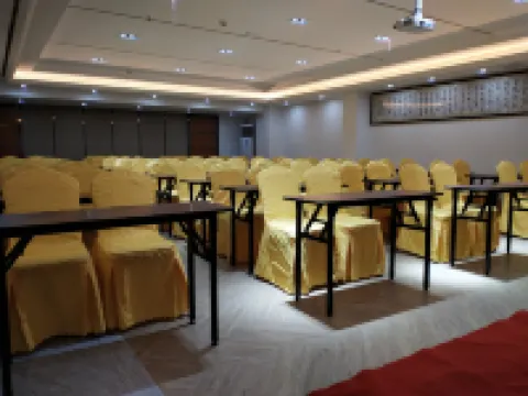 君臨海景假日飯店（陽西沙扒灣海天沙灘店）