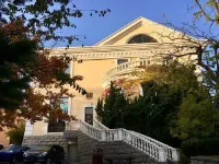 大連南山花園酒店 鄰近南山旅遊風情一條街的酒店