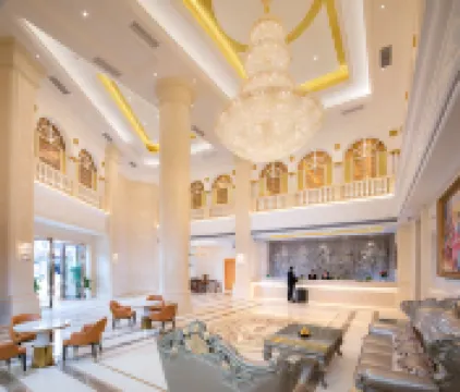 Vienna Hotel (Qingyuan Yingde Yicui Plaza)