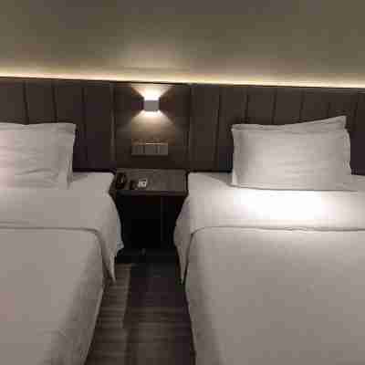 7 Days Premium (Jinzhou Railway Station) Rooms