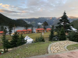 Xinlongcuokahu Leisure Mountain Villa