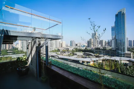 The Hidden House(Chengdu Taikoo Li & Hejiangting)) Отели рядом с достопримечательностью «Chengdu Polytechnic Qingyang Campus»