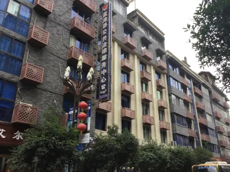 Yanjin Juquanlou Business Hotel Отели рядом с достопримечательностью «Dousha Gate Ancient Town»