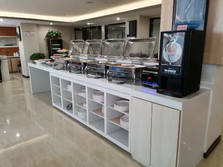 Shankee Tea Style Hotel (Yongcheng Jinboda Plaza) Отели рядом с достопримечательностью «Riyuehu Scenic Area»