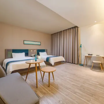 Homeinn Selected Hotel (Zhuhai Gongbei Huanyu City Shopping Center) Отели рядом с достопримечательностью «Чжухай Политехническая Профессиональная Техническая Школа»